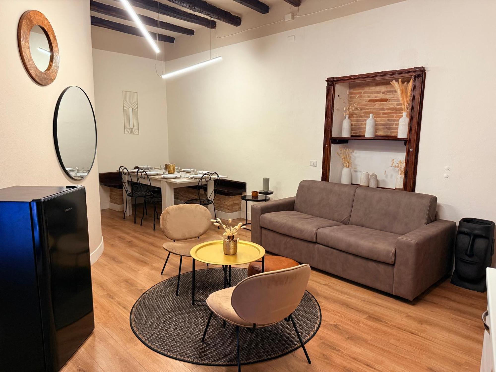 Luxury 5br , 4ba Penthouse In The Center