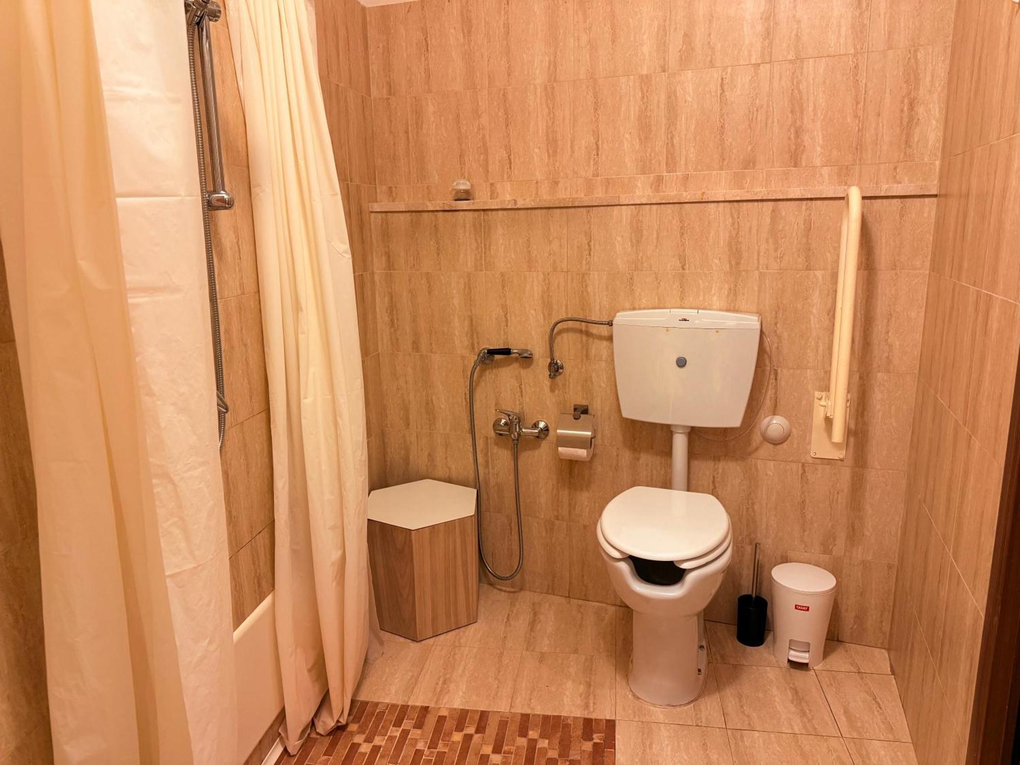 Luxury 5br , 4ba Penthouse In The Center